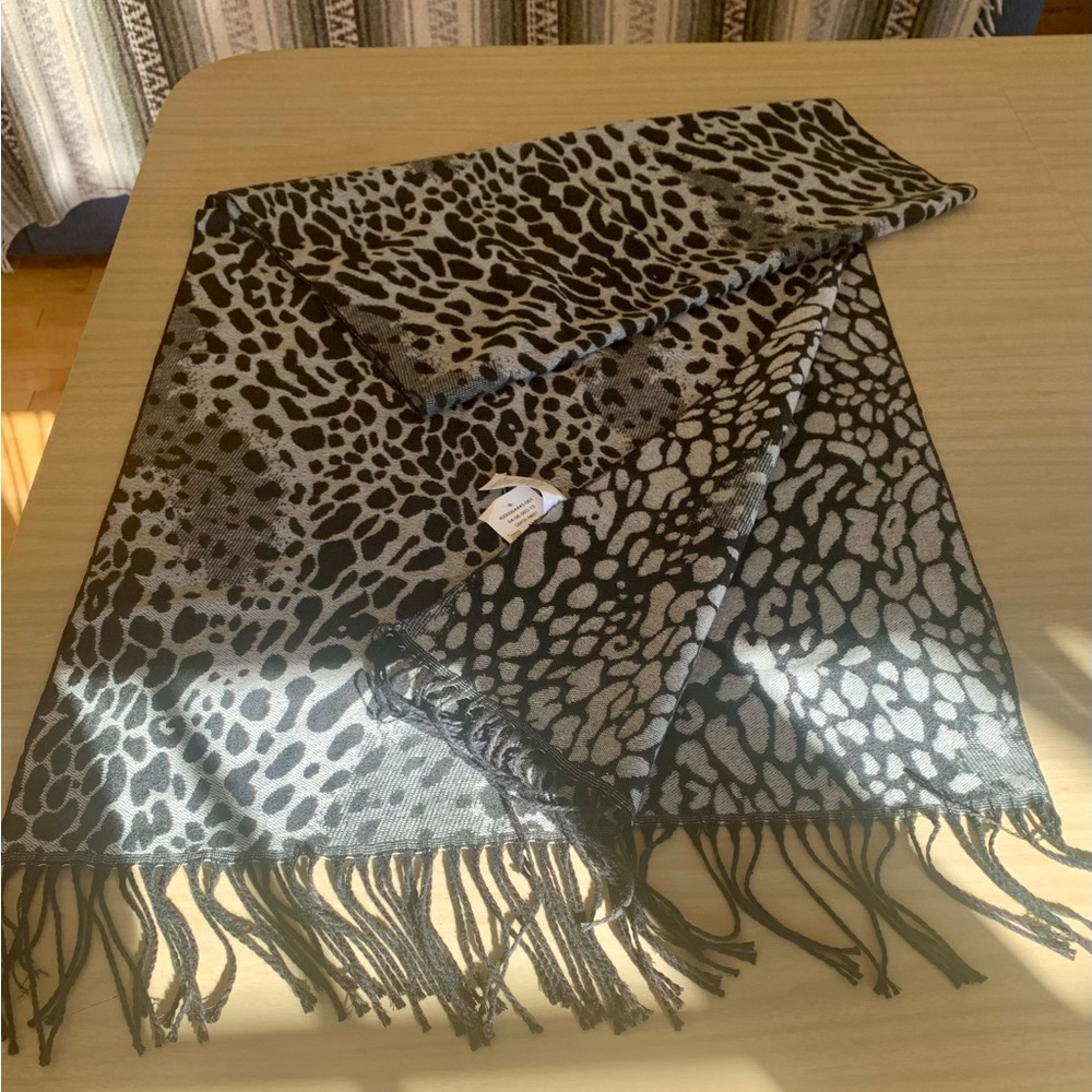 🍄3/29🍄Soft Cleo Patterned Scarf